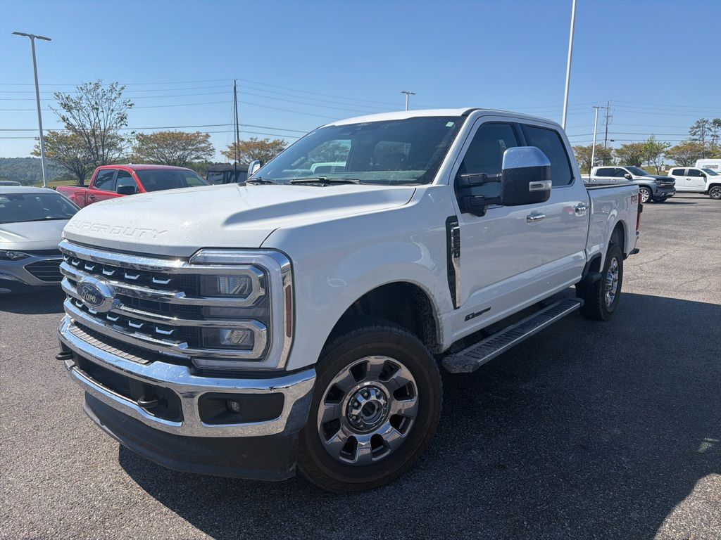 White Metallic 2026 Ford F-250 Super Duty Lariat Crew Cab 4WD Pickup Truck Four-Wheel Drive Automatic