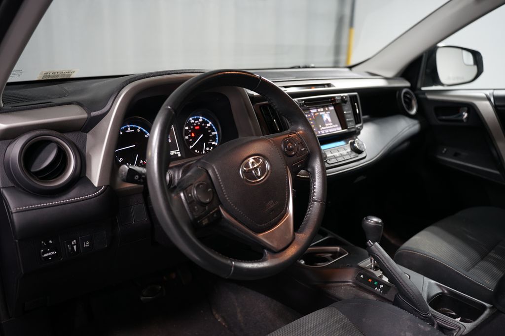 2017 Toyota RAV4 XLE 7