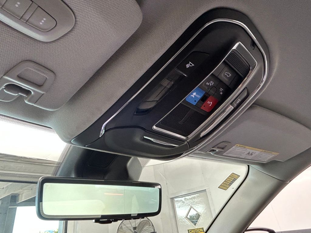 Used 2024 Diamond Black Crystal Pearlcoat Jeep Limited image 27