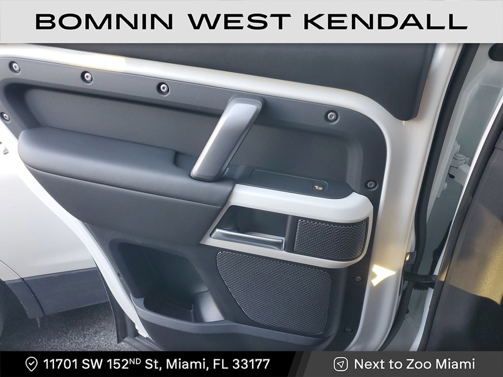 2022 Land Rover Defender 110 X-Dynamic HSE photo