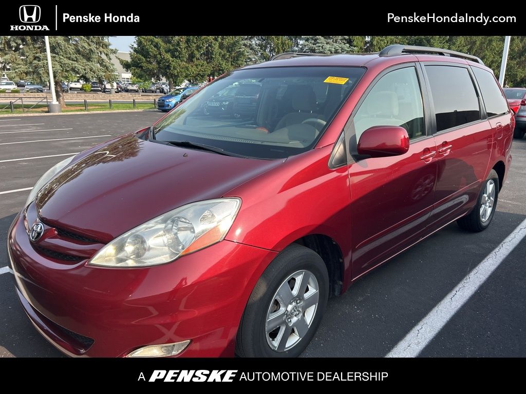 2007 Toyota Sienna XLE Hero Image
