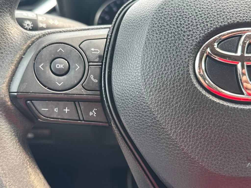 2022 Toyota RAV4 LE photo 18