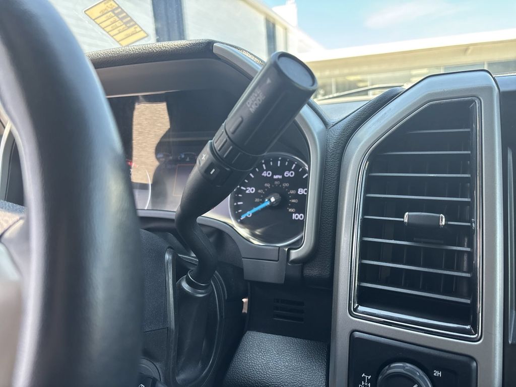 Used 2021 White Metallic Ford Lariat image 22
