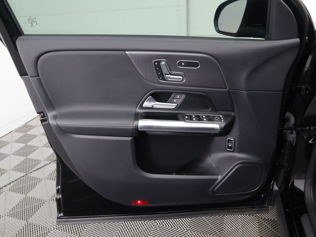 Thumbnail: 2023 Mercedes-Benz GLA - 24