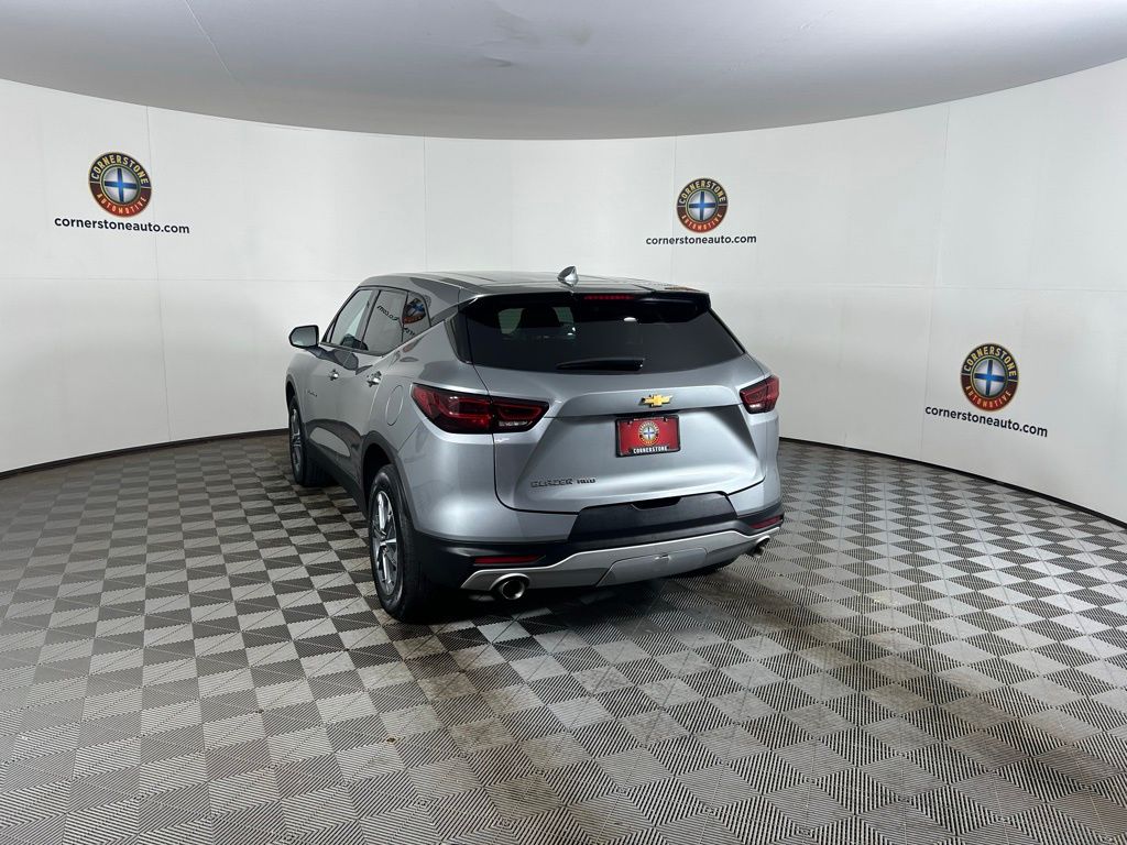 Used 2025 Gray Chevrolet LT image 21