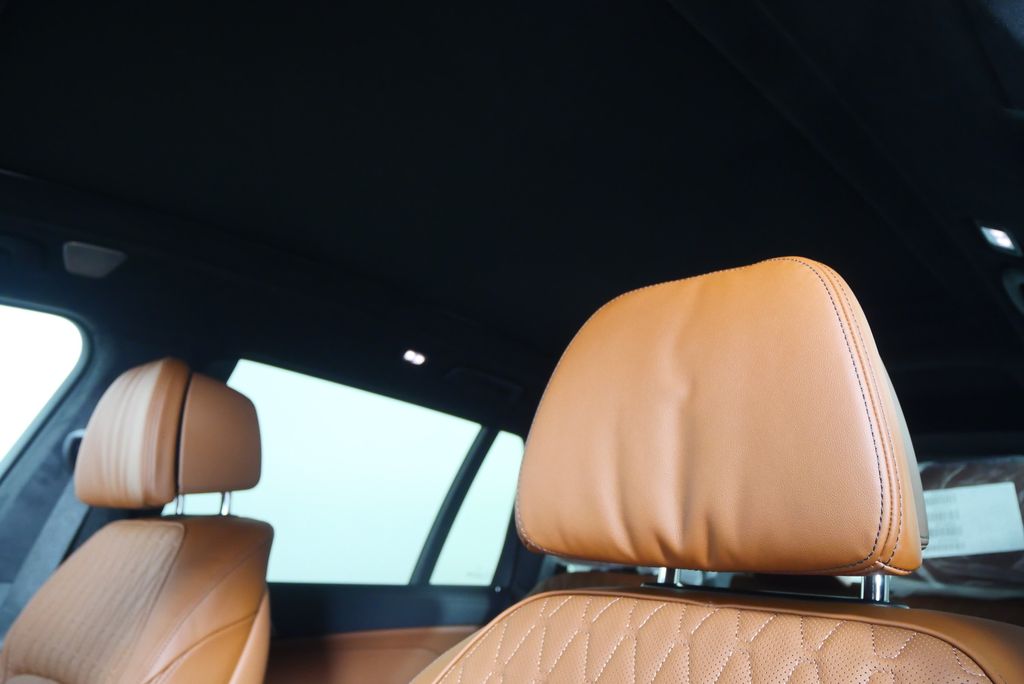 Thumbnail: 2026 BMW X7 - 13
