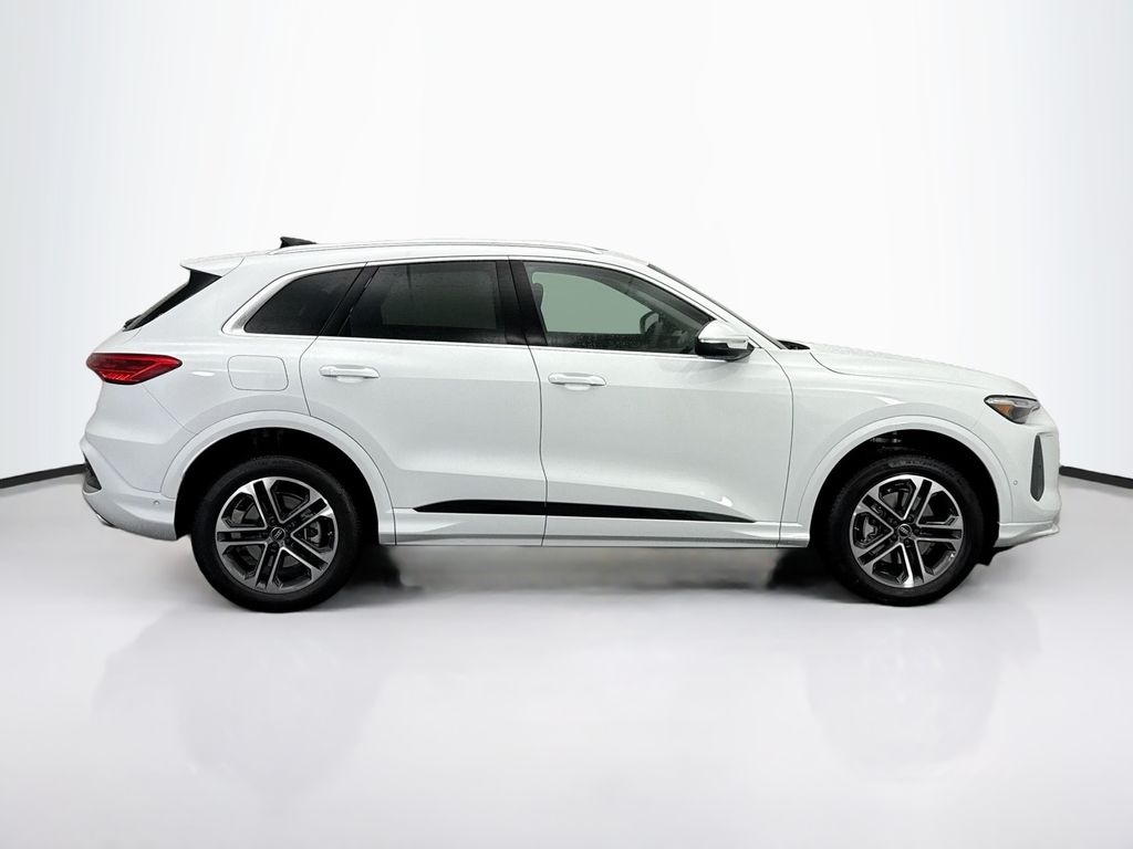 Thumbnail: 2025 Audi Q5 - 4