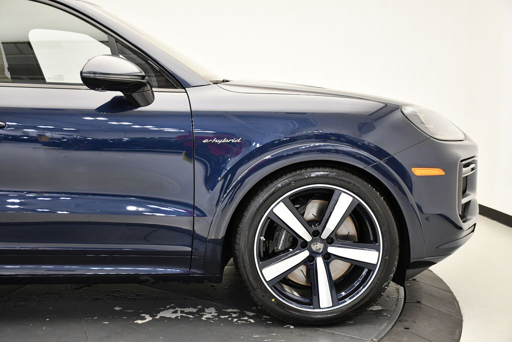 Thumbnail: 2026 Porsche Cayenne - 16
