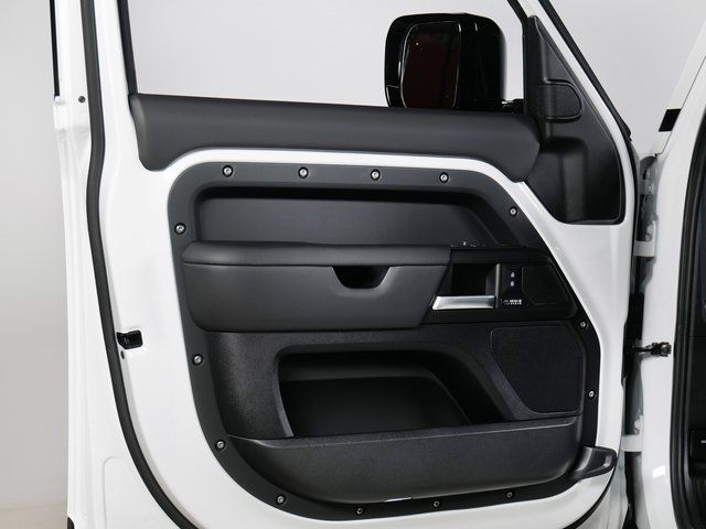 New 2026 White Land Rover X-Dynamic SE image 26