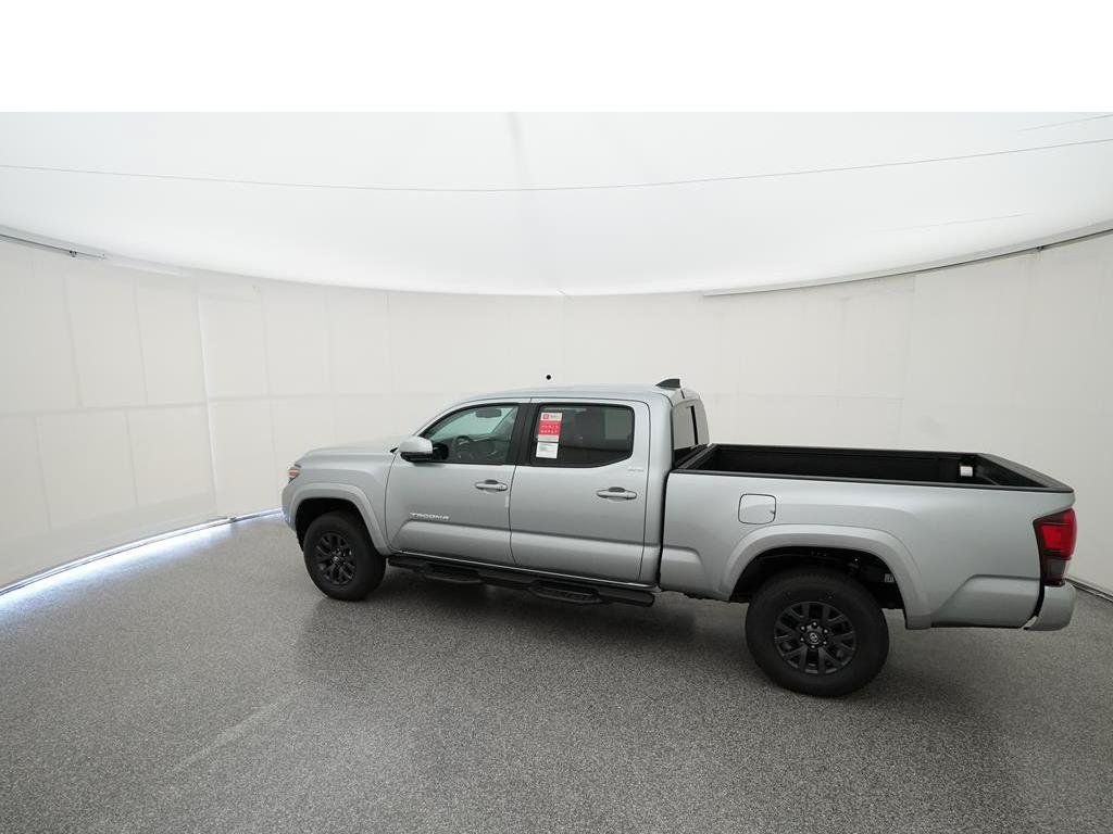 Used 2022 Silver Toyota SR5 image 4