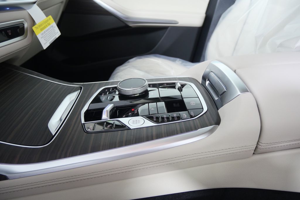 Thumbnail: 2026 BMW X7 - 23