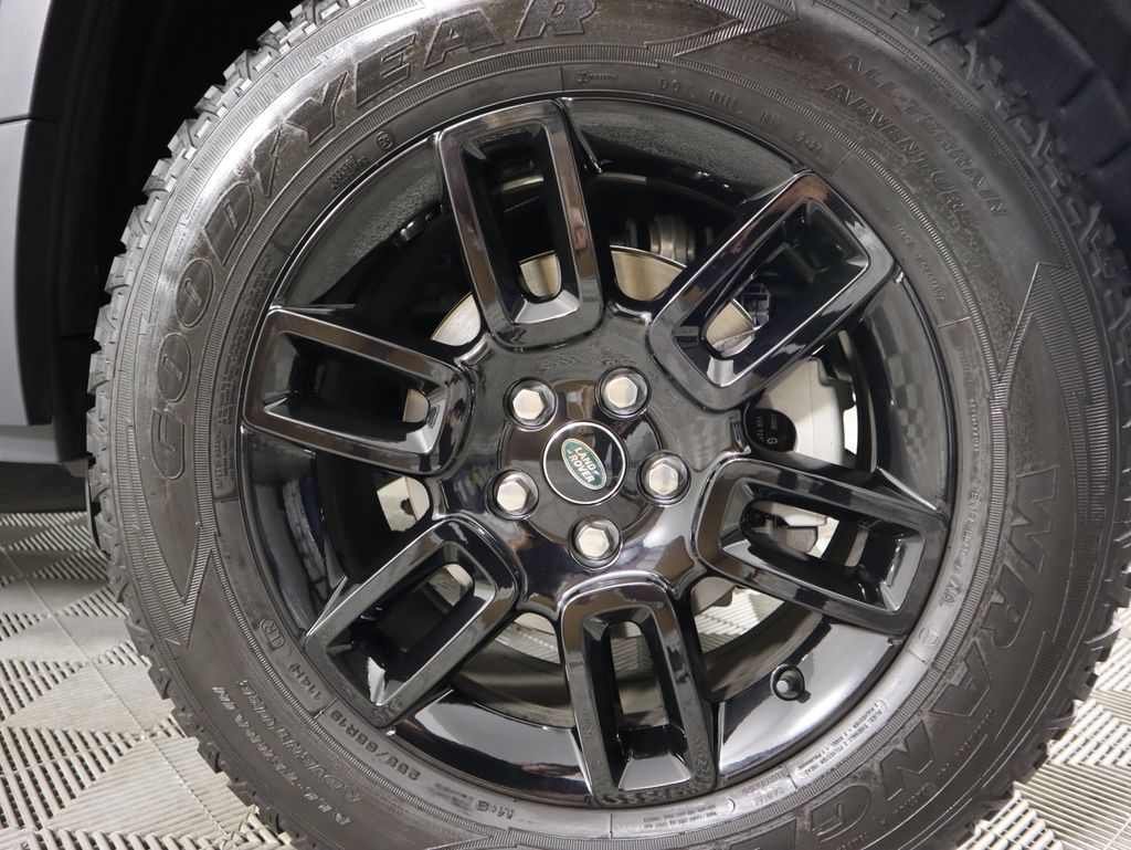 Thumbnail: 2025 Land Rover Defender - 31