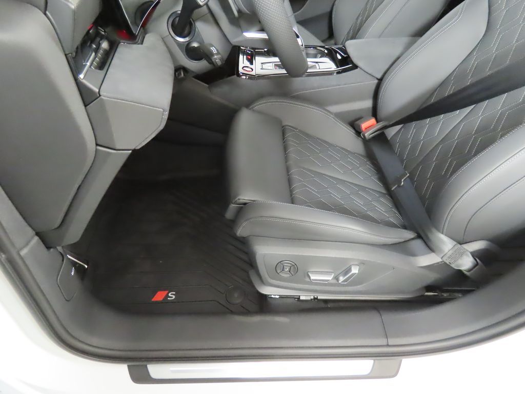 Thumbnail: 2025 Audi e-tron S - 27