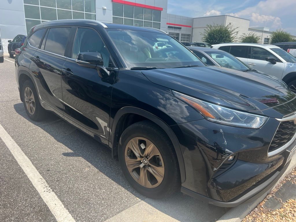 2023 Toyota Highlander Hybrid Bronze Edition AWD