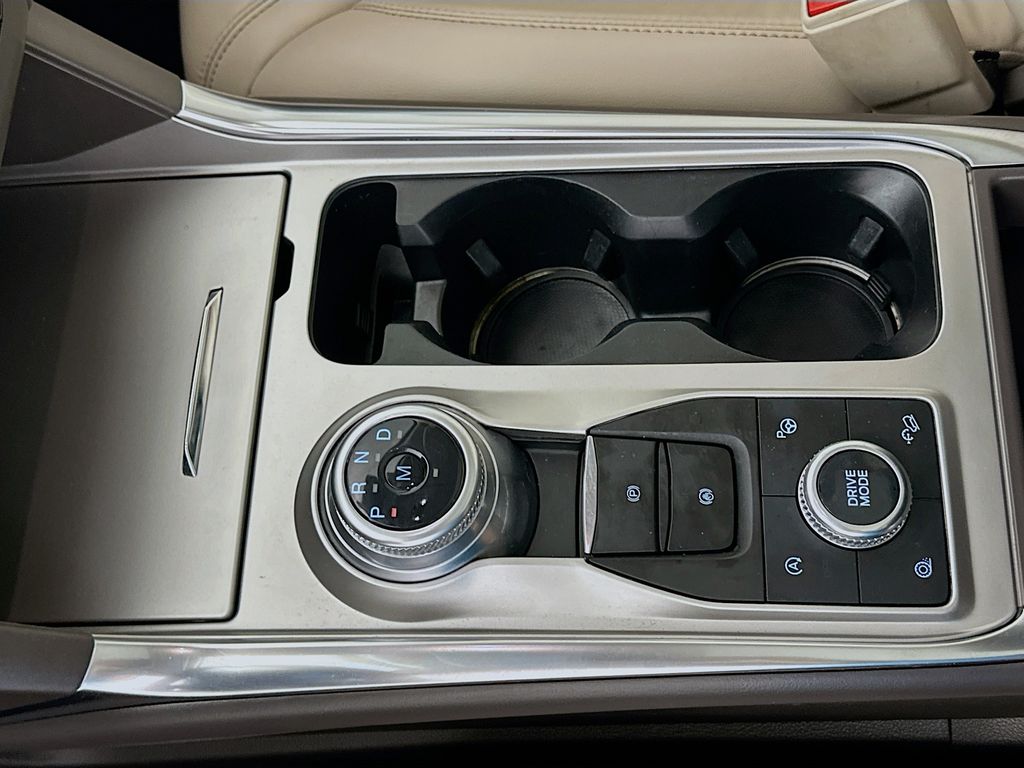 Thumbnail: 2020 Ford Explorer - 16