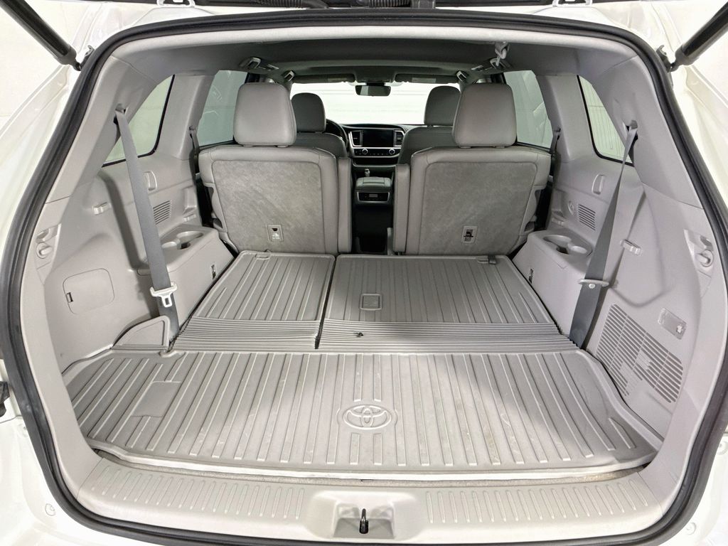 Thumbnail: 2019 Toyota Highlander - 26