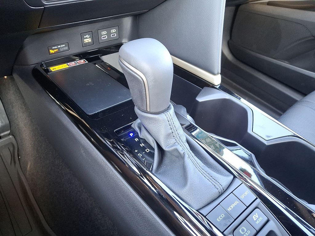 Thumbnail: 2025 Toyota Camry - 16