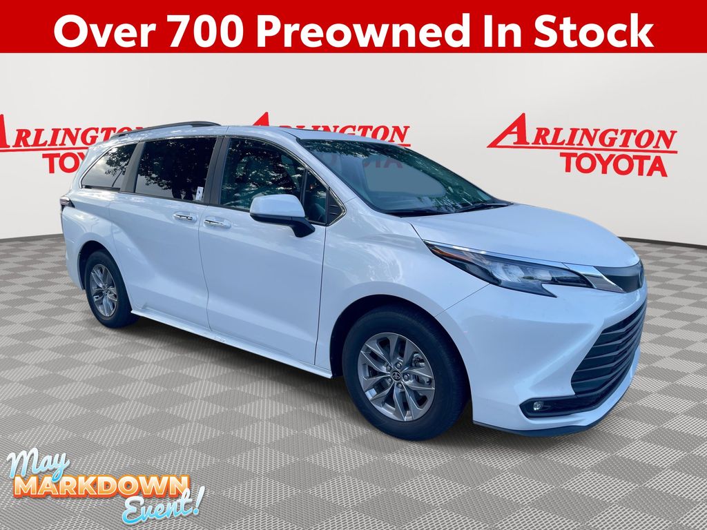 2025 Toyota Sienna XLE 7-Passenger Hybrid FWD's photo