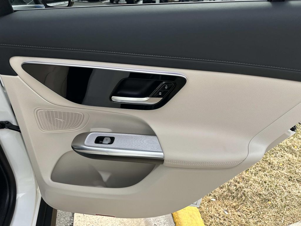 Thumbnail: 2023 Mercedes-Benz GLC - 22