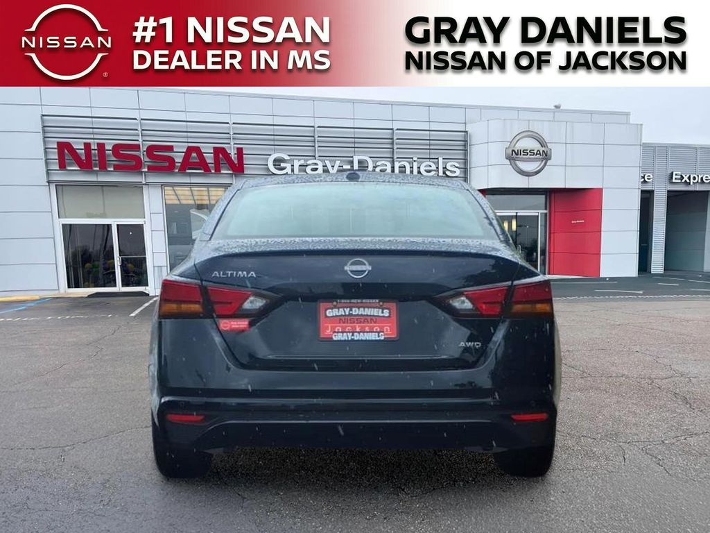 Used 2025 Nissan Altima Sedan
