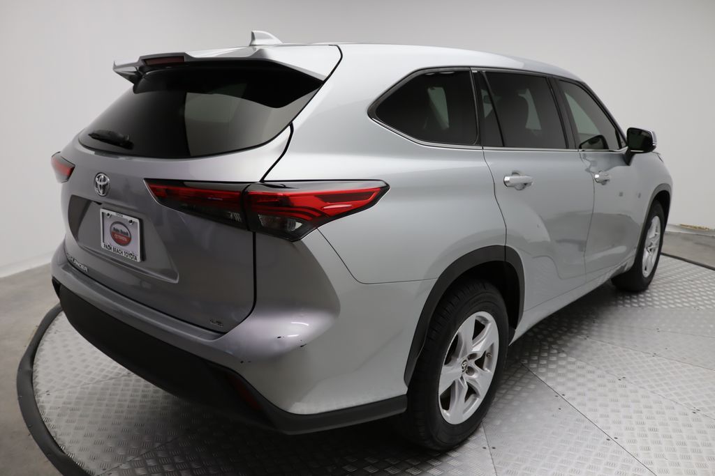 Thumbnail: 2021 Toyota Highlander - 8