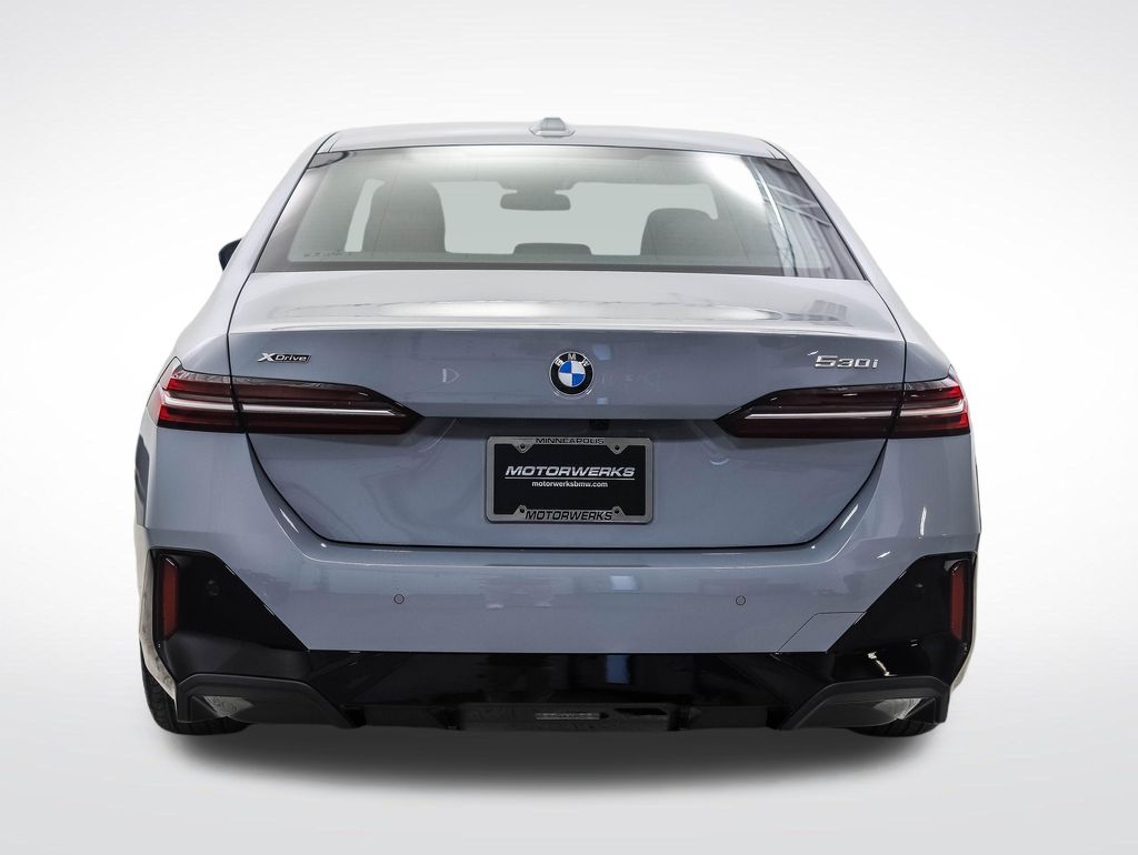 Thumbnail: 2026 BMW 5 Series - 5
