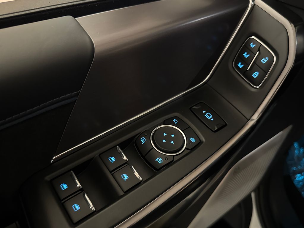 New 2026 White Ford Platinum image 24
