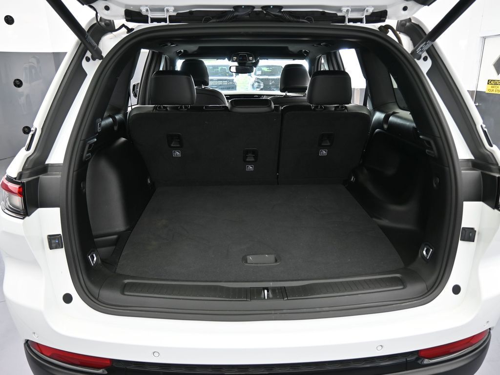 Used 2024 Bright White Clearcoat Jeep Altitude X image 40