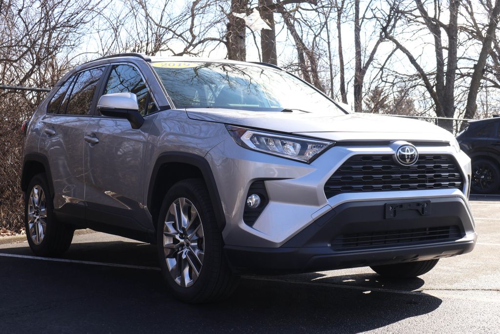 2019 Toyota RAV4 XLE Premium 10