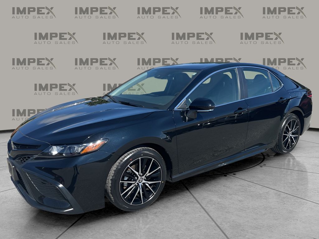 2024 Toyota Camry SE's photo