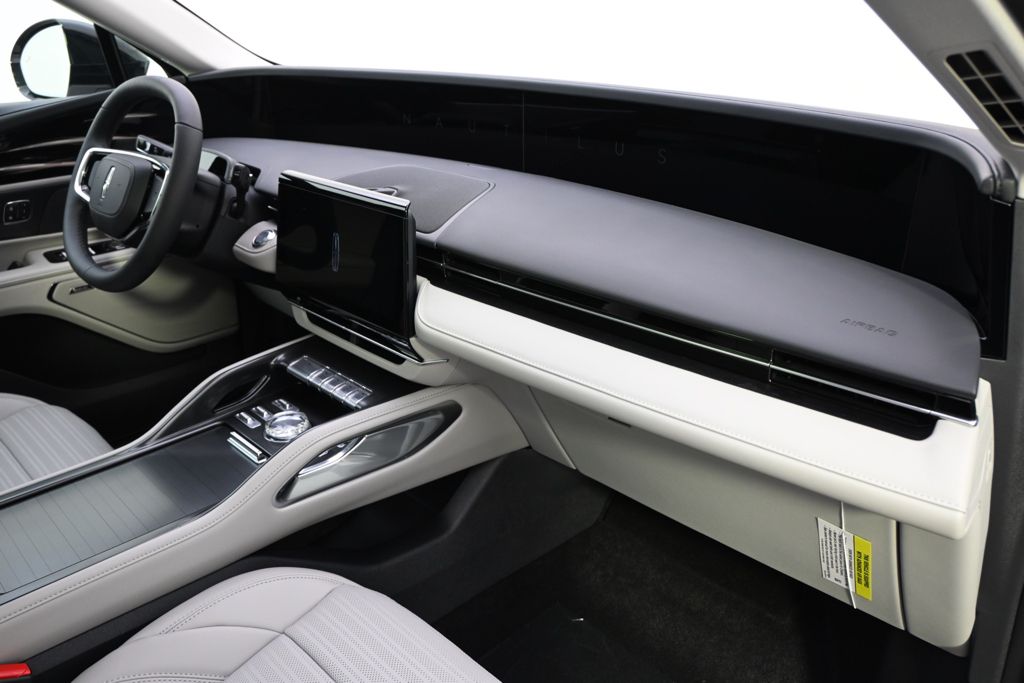 New 2026 White Lincoln Reserve image 15