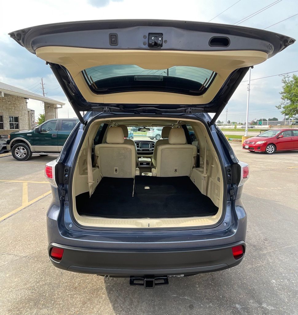 2016 Toyota Highlander XLE V6 Blue at Gullo Toyota