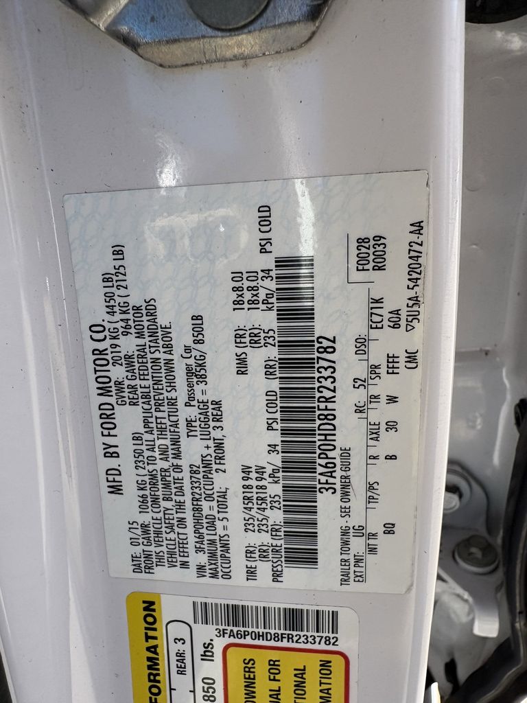 Used 2015 White Platinum Clearcoat Metallic Ford SE image 29