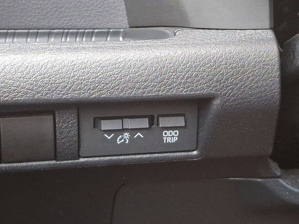 Thumbnail: 2022 Toyota Sienna - 28