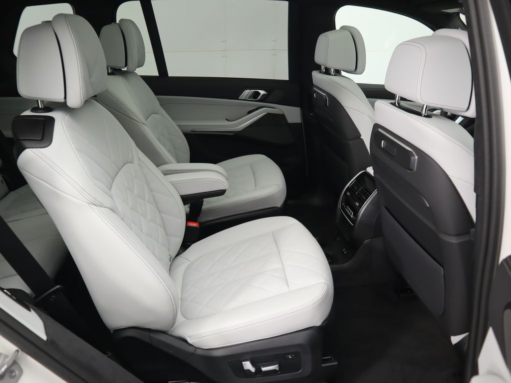 Thumbnail: 2026 BMW X7 - 22