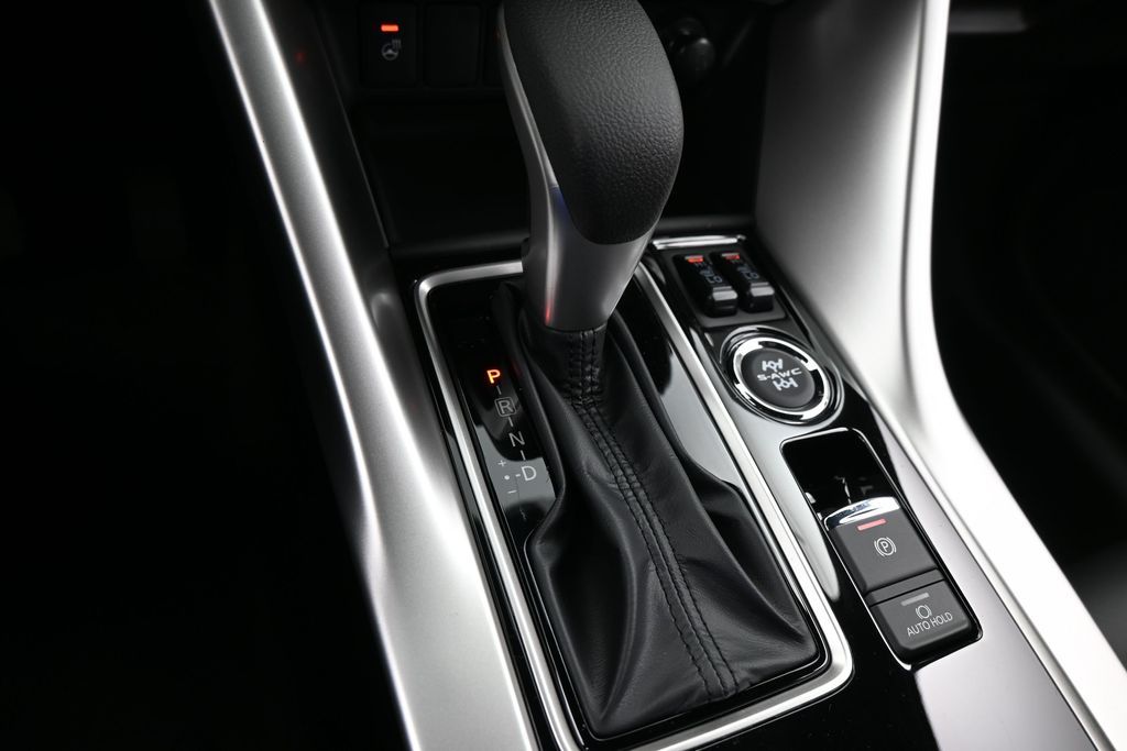 New 2026 Gray Mitsubishi SEL image 30