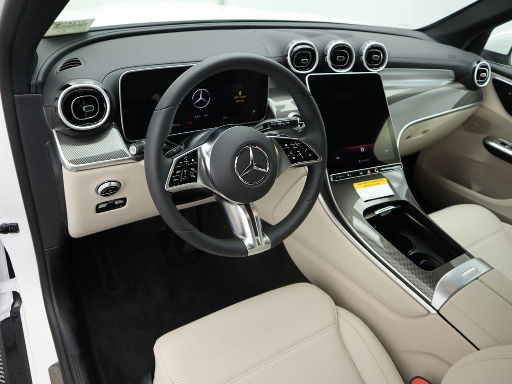 2025 Mercedes-Benz GLC 300 9