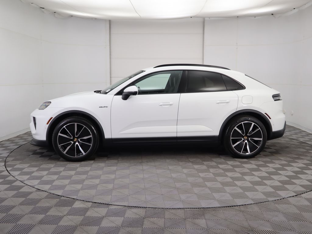 Thumbnail: 2025 Porsche Macan - 2