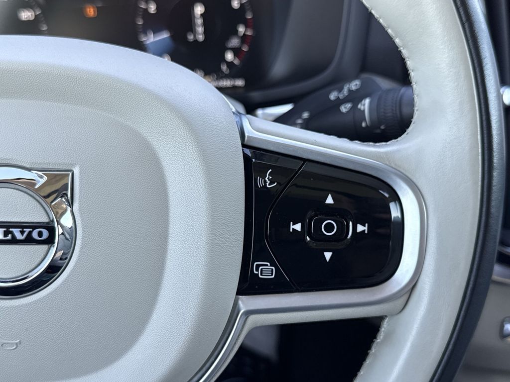 Thumbnail: 2022 Volvo S60 - 27