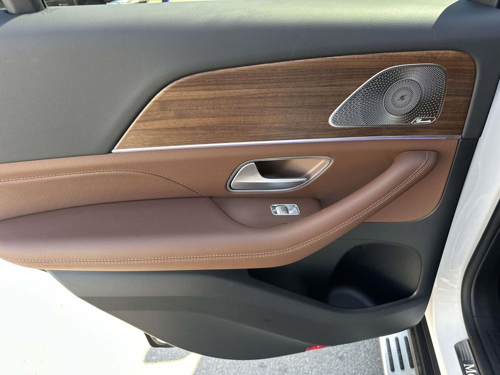 Thumbnail: 2025 Mercedes-Benz GLE - 26