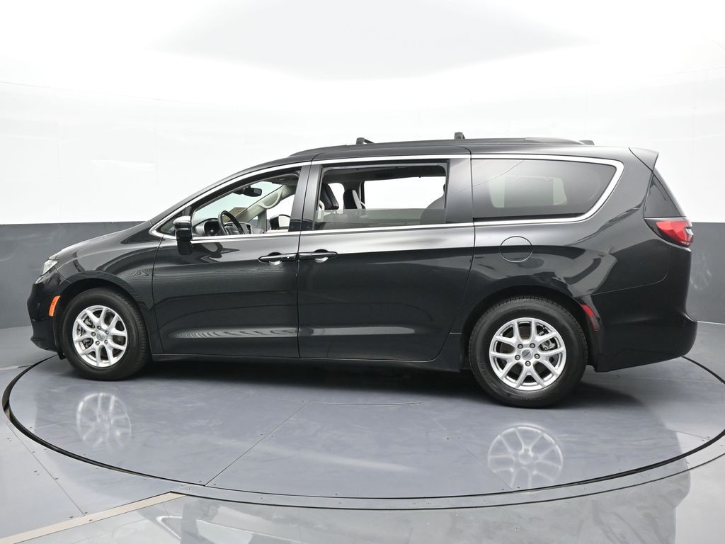 Used 2022 Chrysler Pacifica Touring L with VIN 2C4RC1BG3NR139180 for sale in Miami, FL