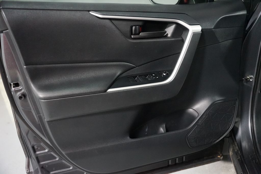 Thumbnail: 2019 Toyota RAV4 - 12