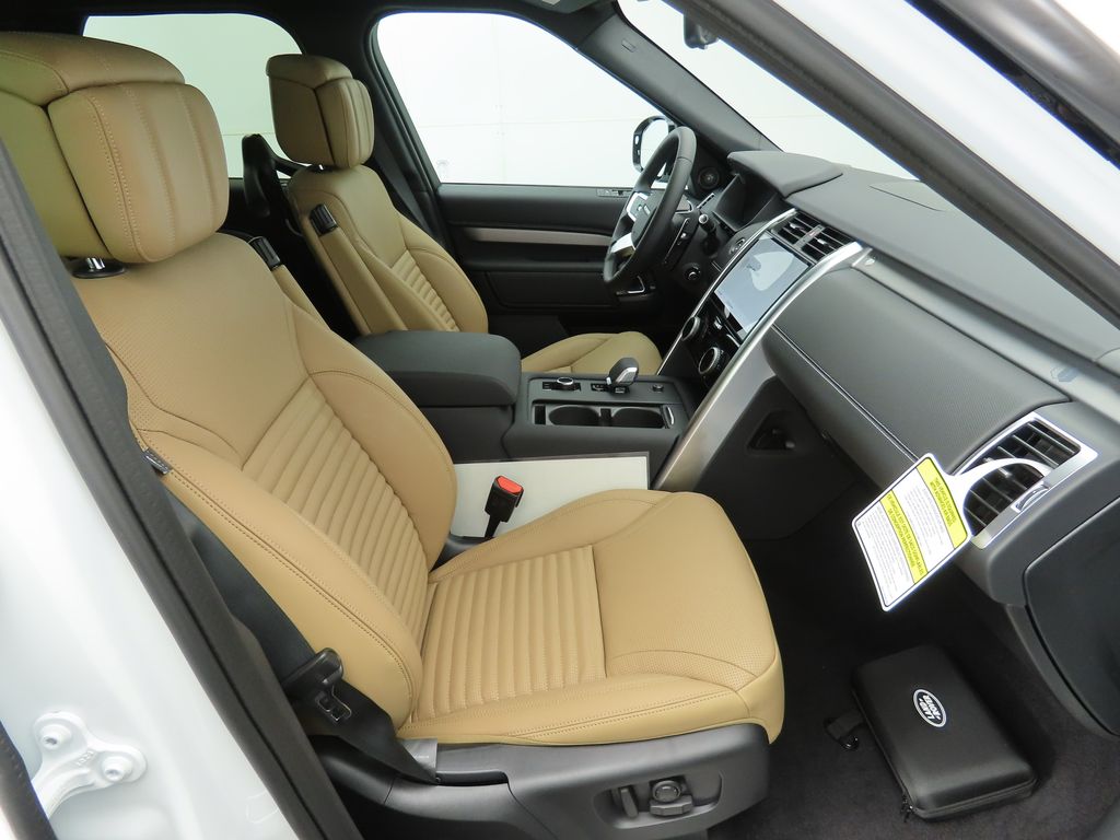 Thumbnail: 2026 Land Rover Discovery - 20