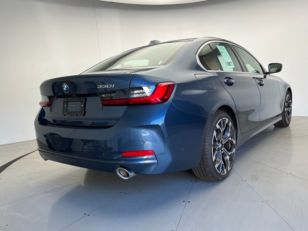 Thumbnail: 2025 BMW 3 Series - 4