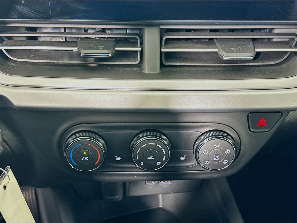 Thumbnail: 2024 Chevrolet Trax - 15