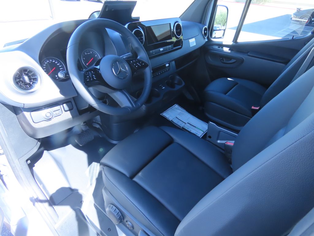 Thumbnail: 2025 Mercedes-Benz Sprinter - 10