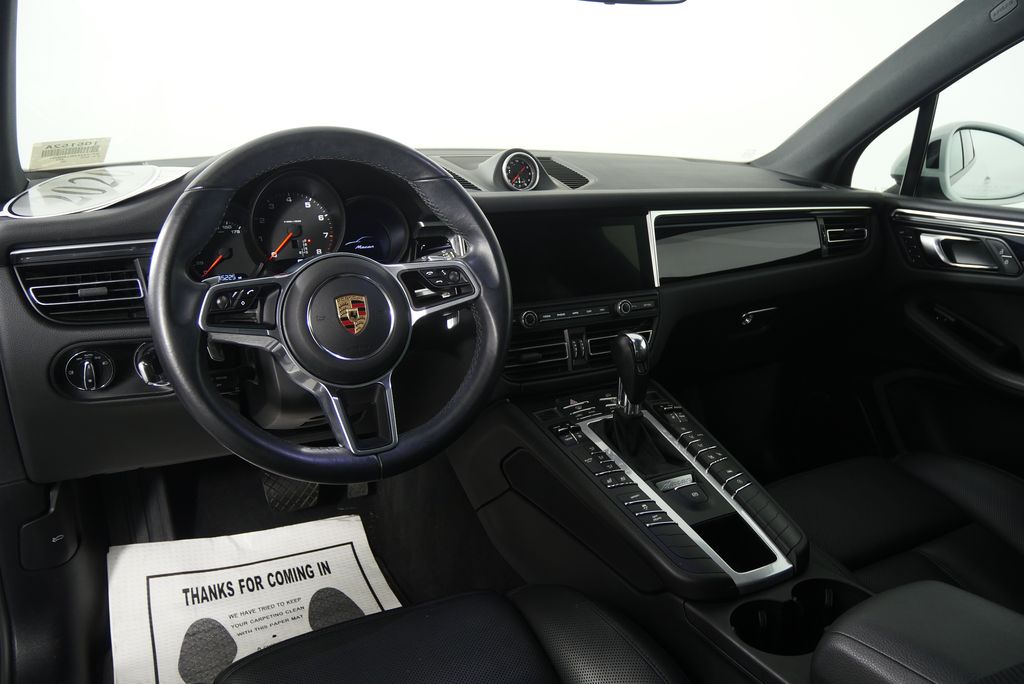 Thumbnail: 2020 Porsche Macan - 20