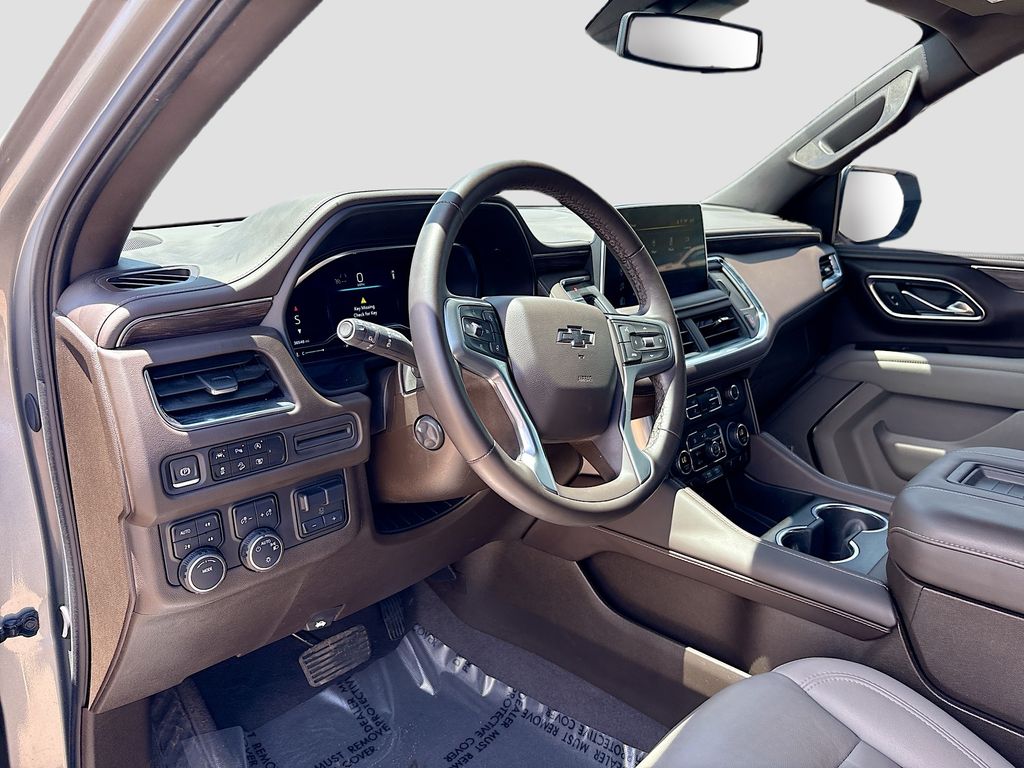 Used 2024 Gray Chevrolet Z71 image 9