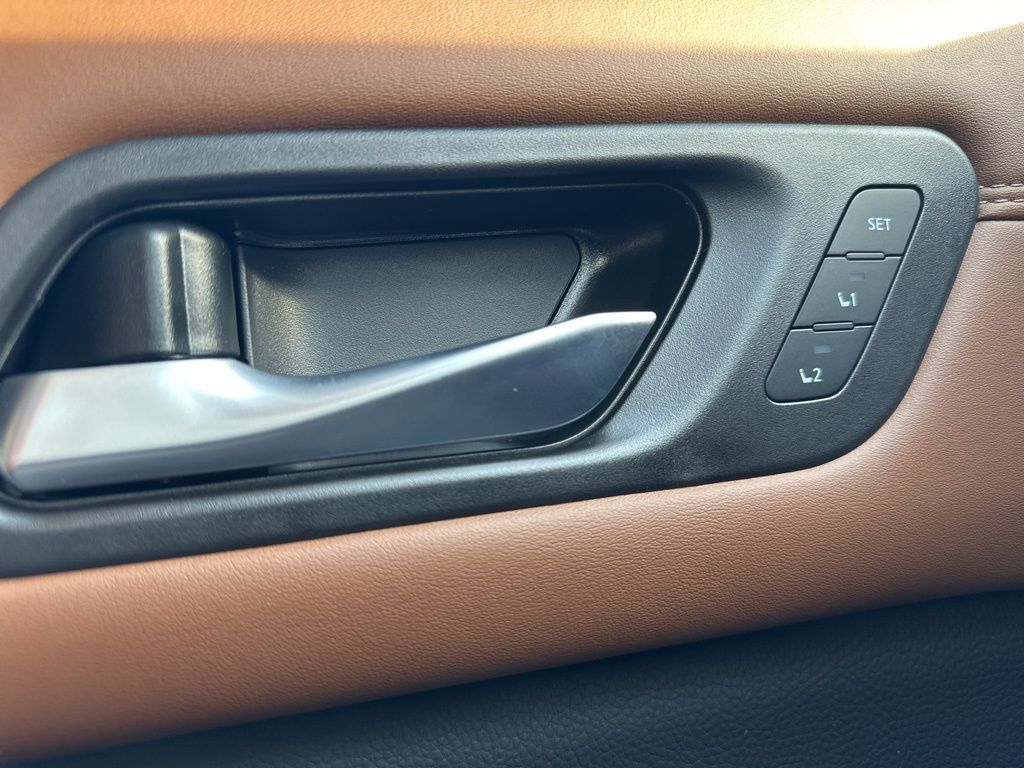 2025 Boulder Gray Pearl Nissan Pathfinder Platinum FWD SUV