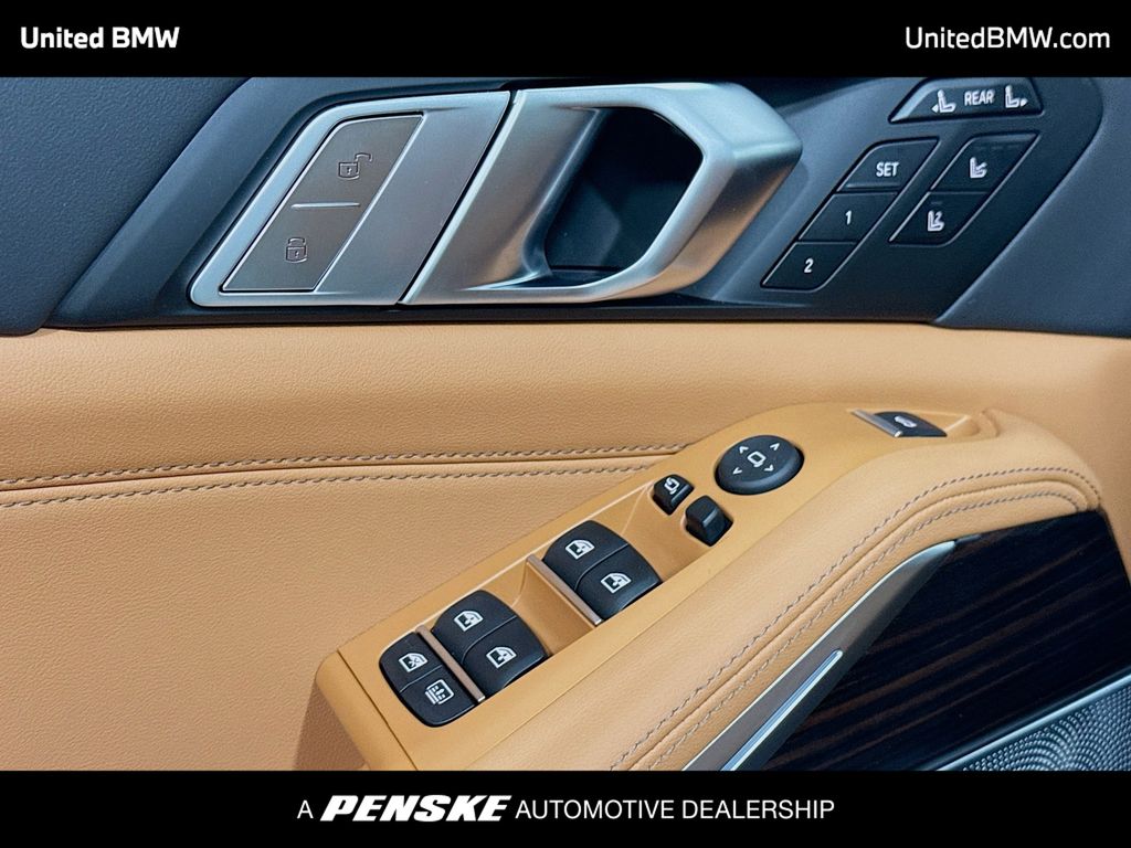 Thumbnail: 2027 BMW X7 - 3